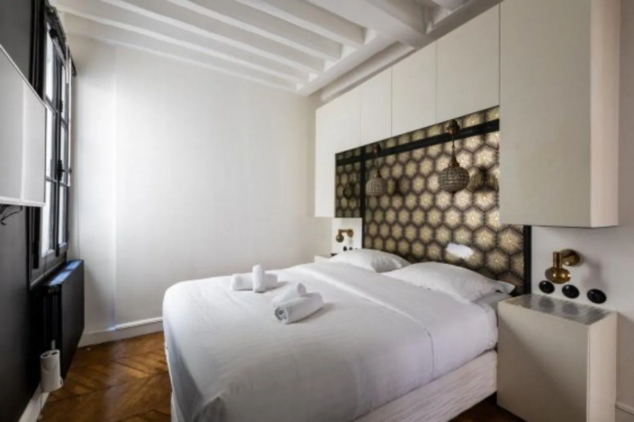 Bauhaus Magic In The Marais * باريس